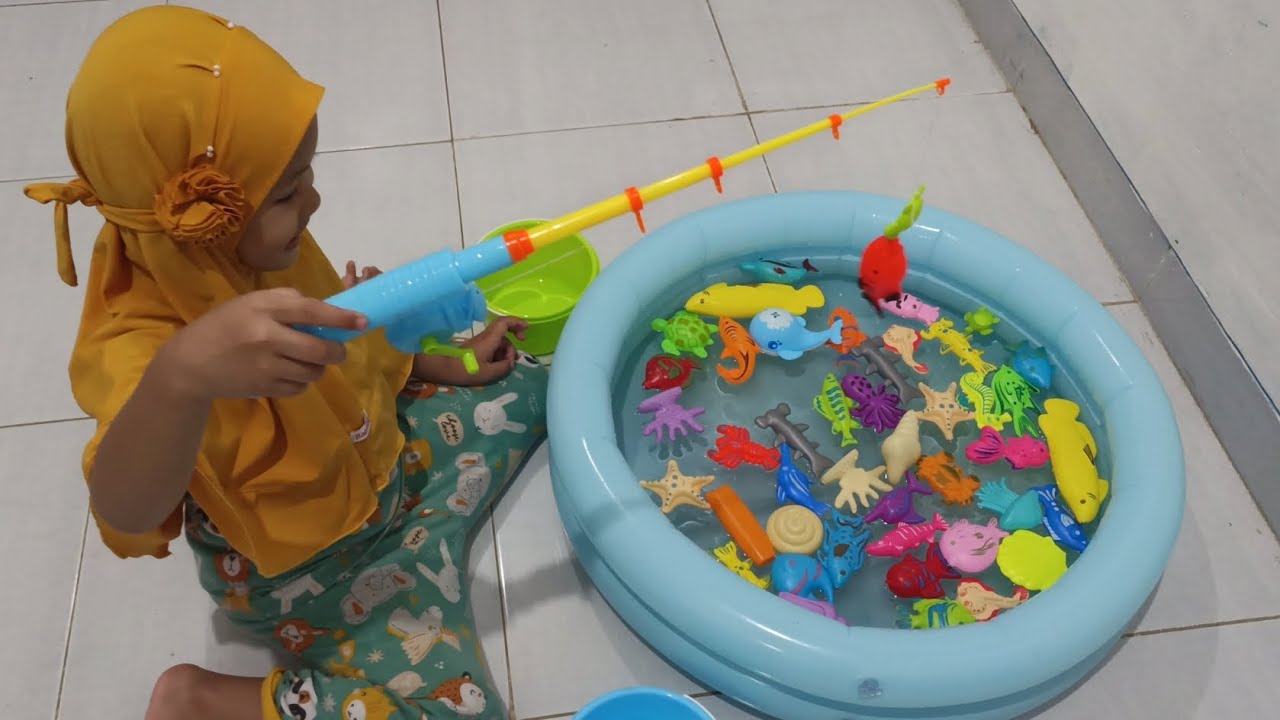 Nayyara Mancing Ikan Dapat Banyak Banget | Mainan Pancing ikan