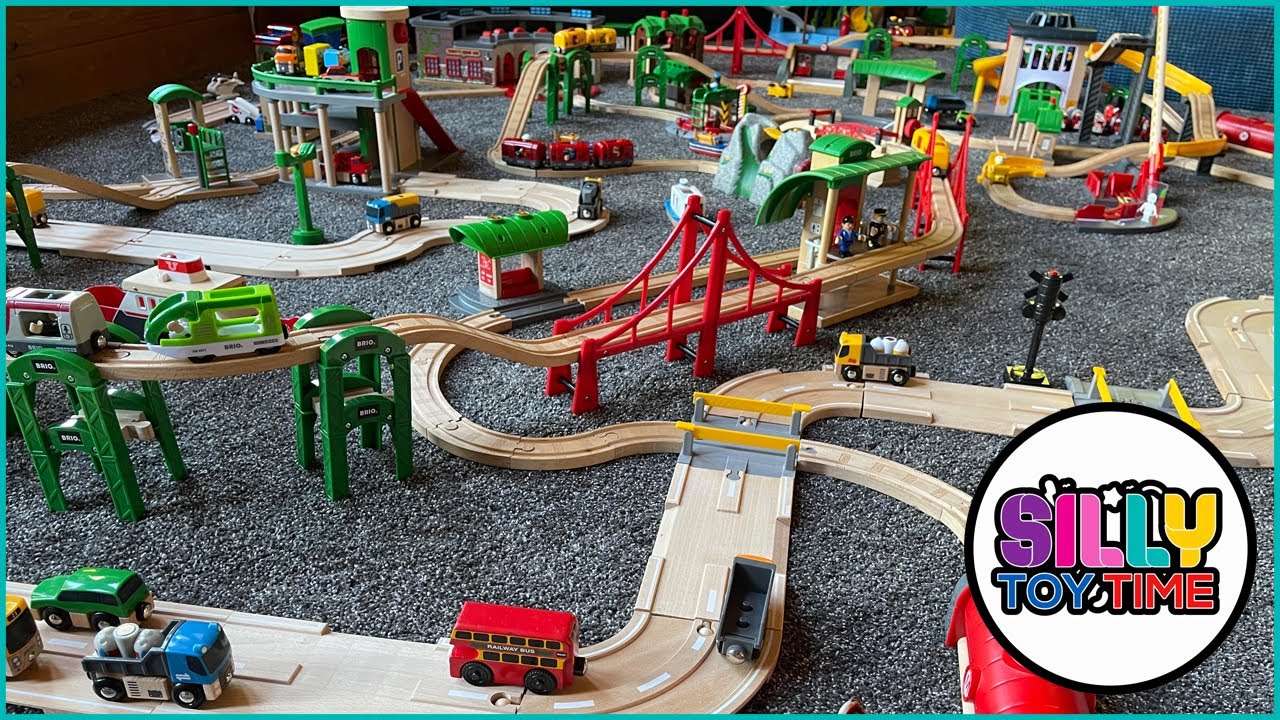 Father & Daughter GIANT BRIO WORLD TRAIN CITY (help, we found a fire!)