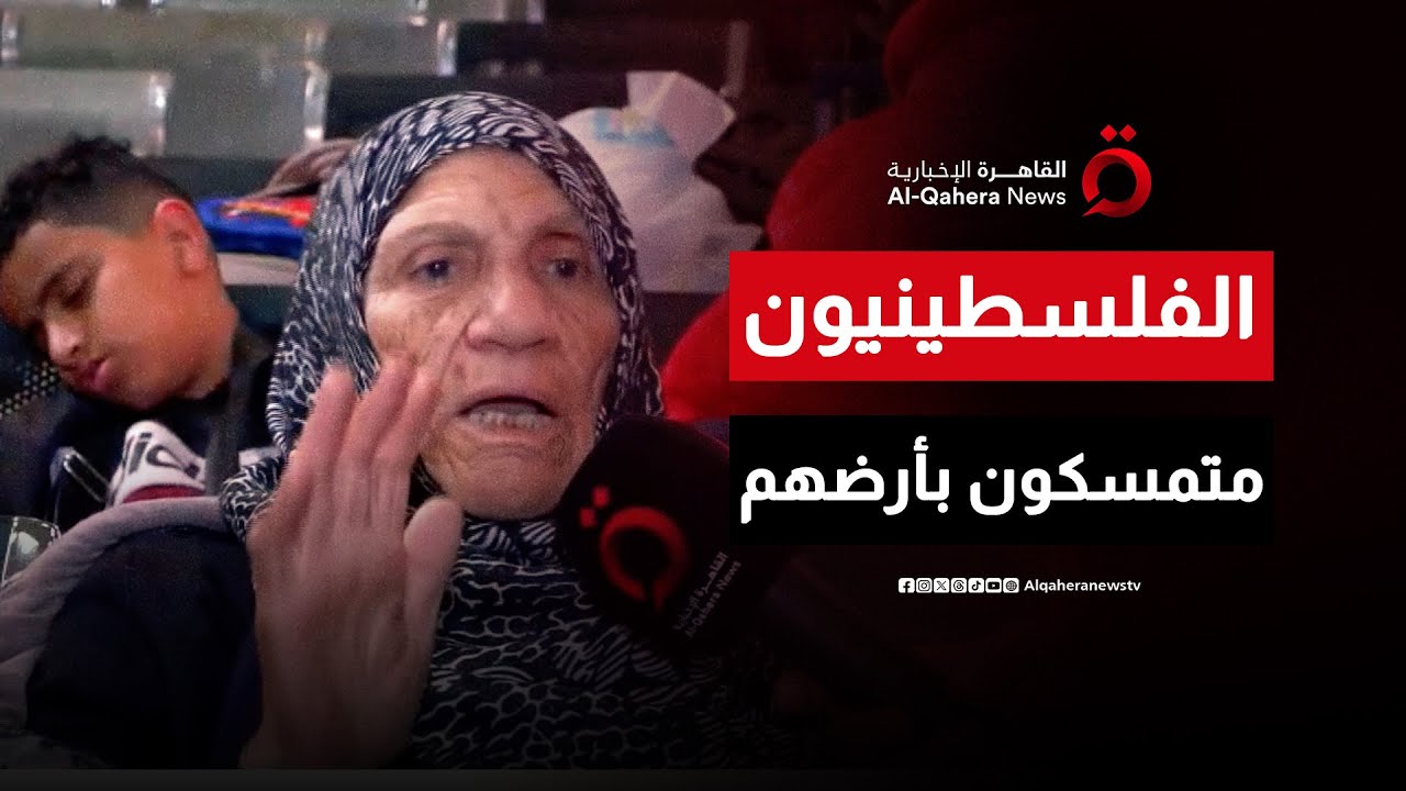 وصول حافلة الفلسطينيين العائدين عبر معبر رفح إلى مجمع ناصر الطبي في خان يونس