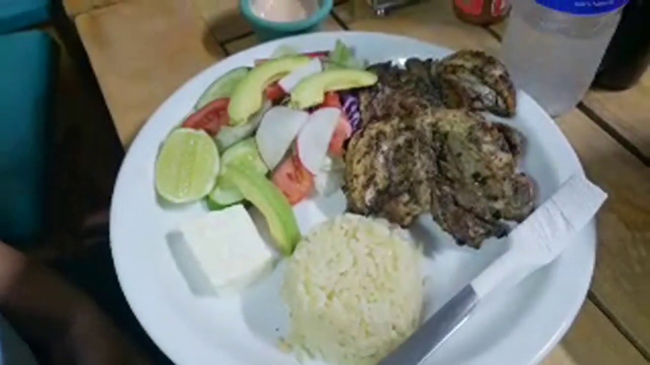 Comiendo En Restaurante Mama Rosa Santa Tecla patedechucho