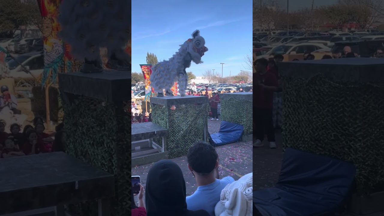 Phap Quang High Tables Lion Dance