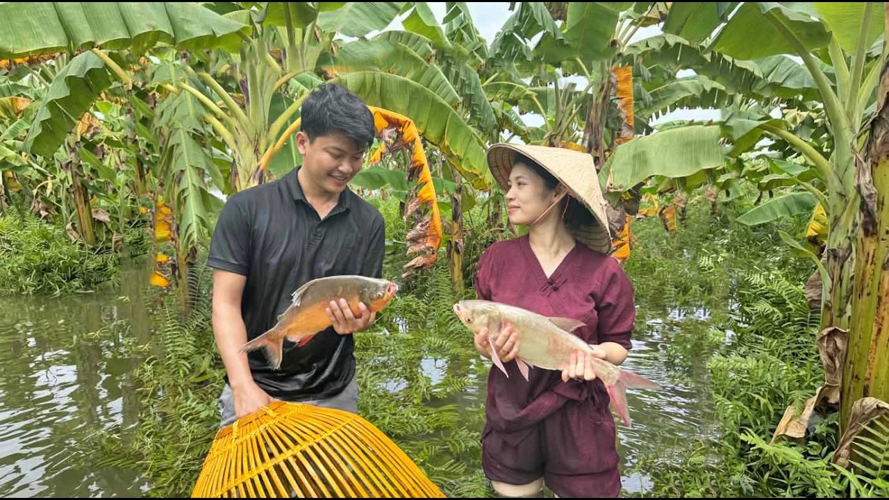 During Heavy Rain and Flooding, a Businessman and Young Woman Catch an Unexpected Haul of Fish! #ceo