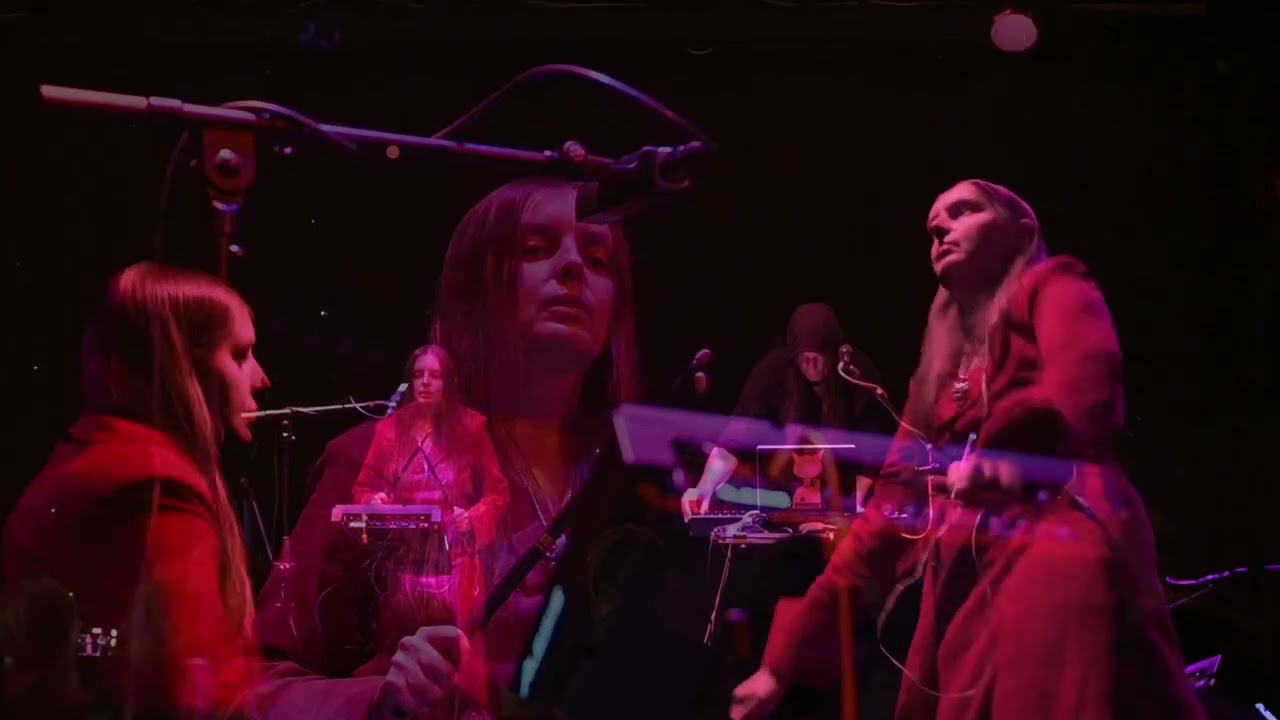 tAngerinecAt - Gwyn ap Nudd. Live at The Voodoo Rooms, Edinburgh.