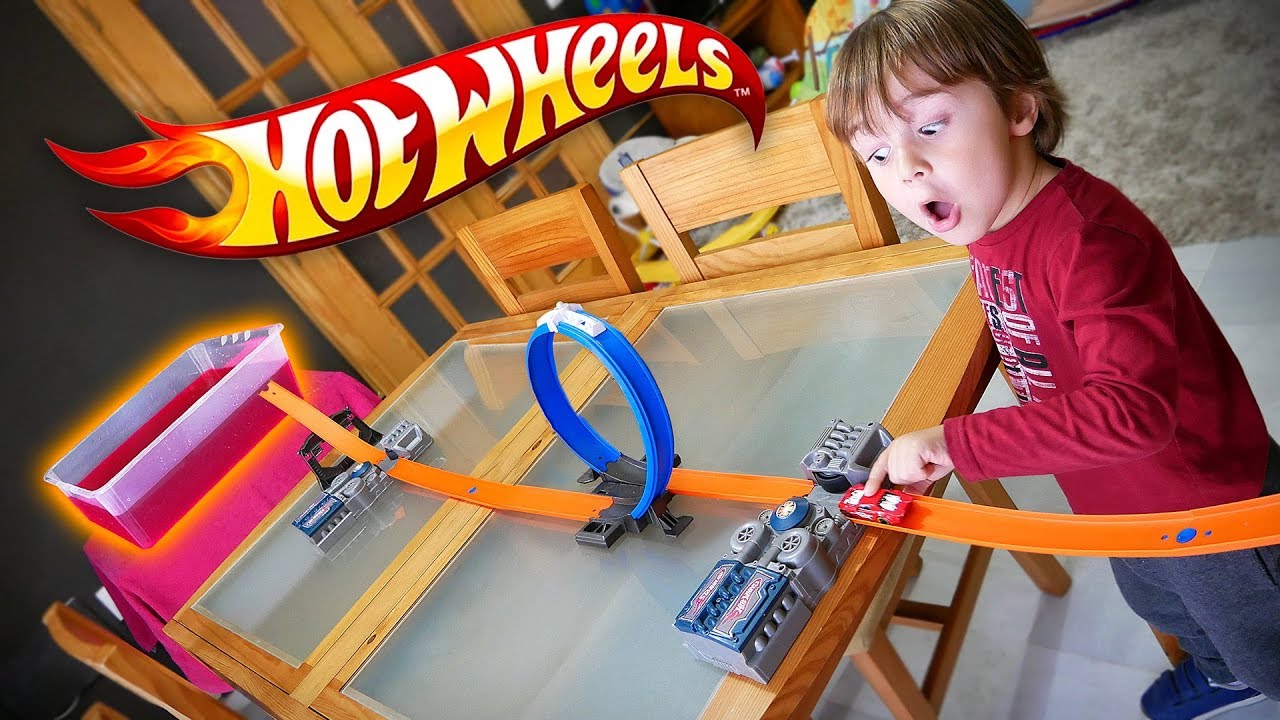 HOT WHEELS NO GELLI BAFF!! Corrida de Carros na Pista Track Builder