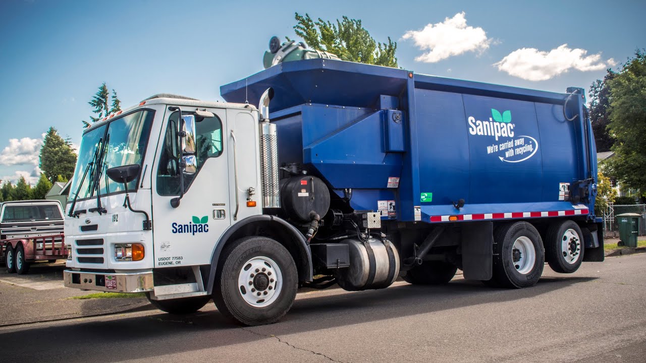 Sterling Condor - Pendpac Alleygator Garbage Truck