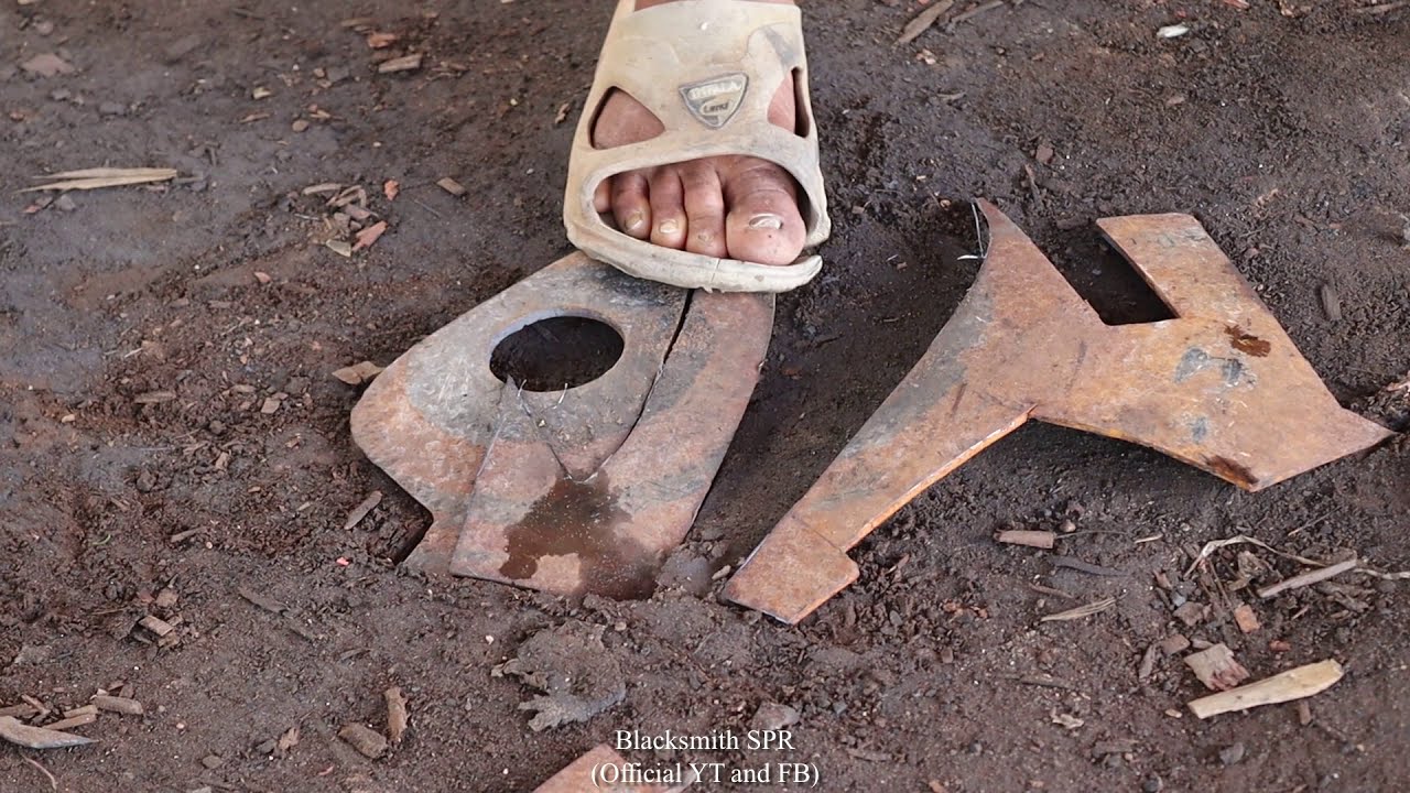 WONDERFUL BLACKSMITH  MAKING  A BEAUTIFUL KNIFE FROM TRACTOR DISC PLOUGH.