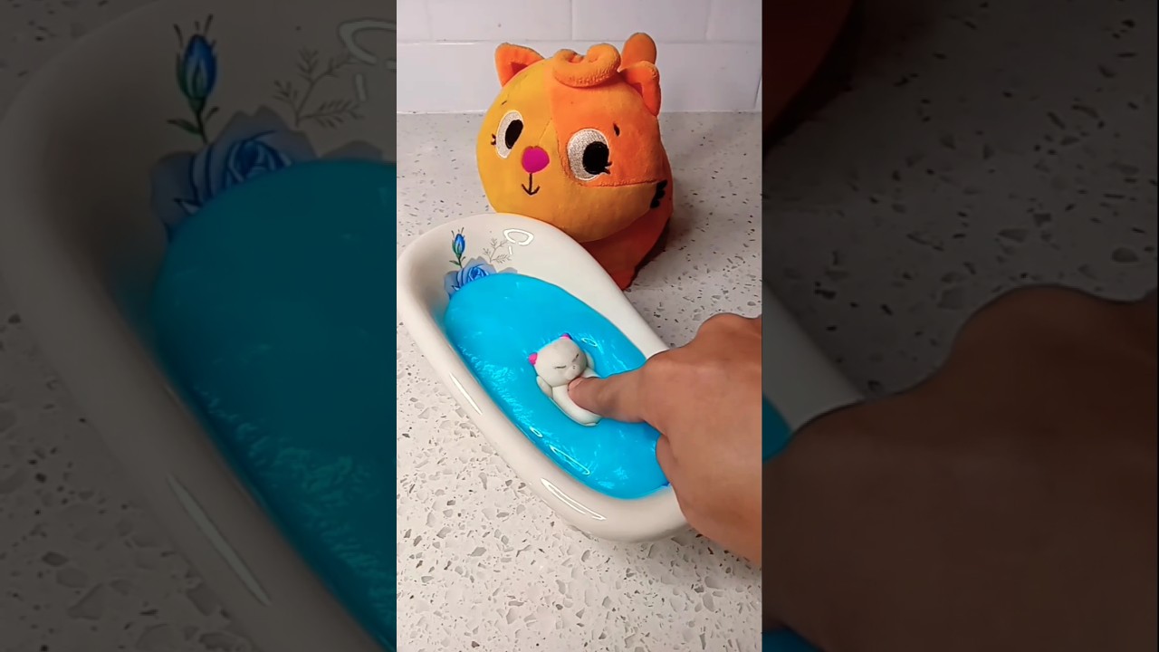 Poor kitten 🤯😱 #cat #meow #toys #squishy