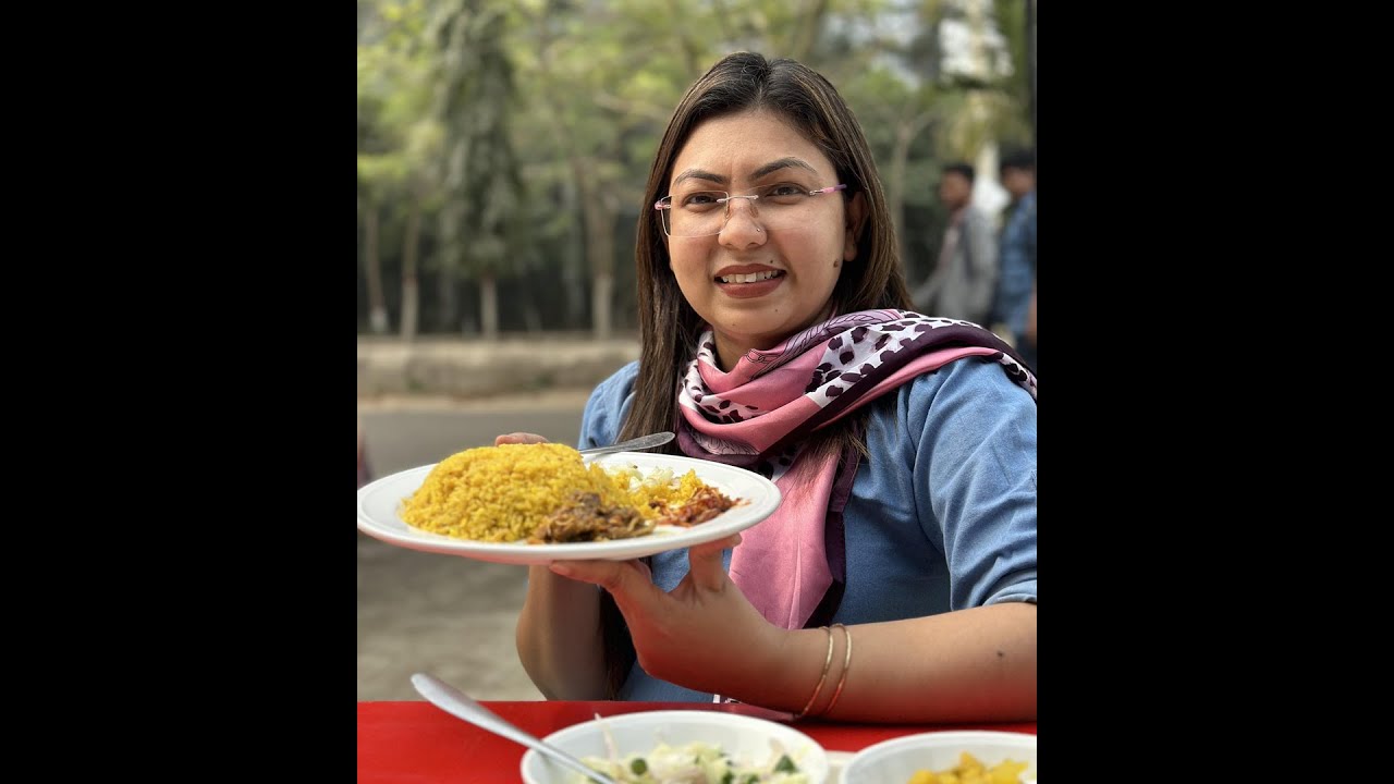 ভুনা খিচুড়ি সাথে পেয়াজ মরিচের ভর্তা আর ঝুরা মাংস।