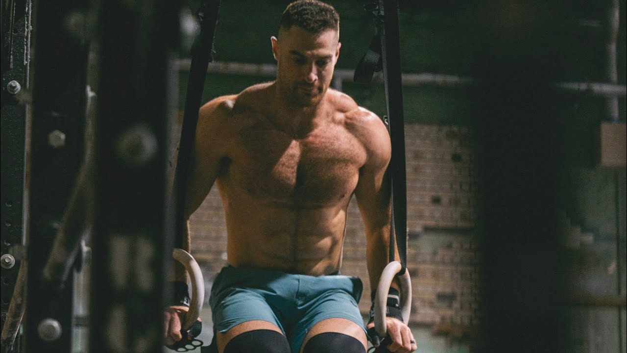 Crossfit Games athletes tackle 60 muscle ups - in a Ruck!