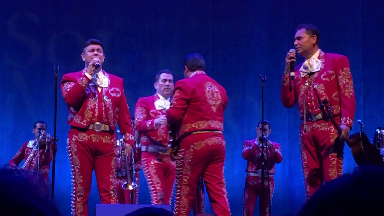 Mariachi Sol de Mexico- Christmas Medley (Sleigh Ride,Noche de Paz,White Christmas,Feliz Navidad)