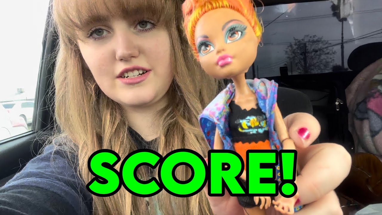 We found Monster High and Bratz! Flea Market Doll Hunt