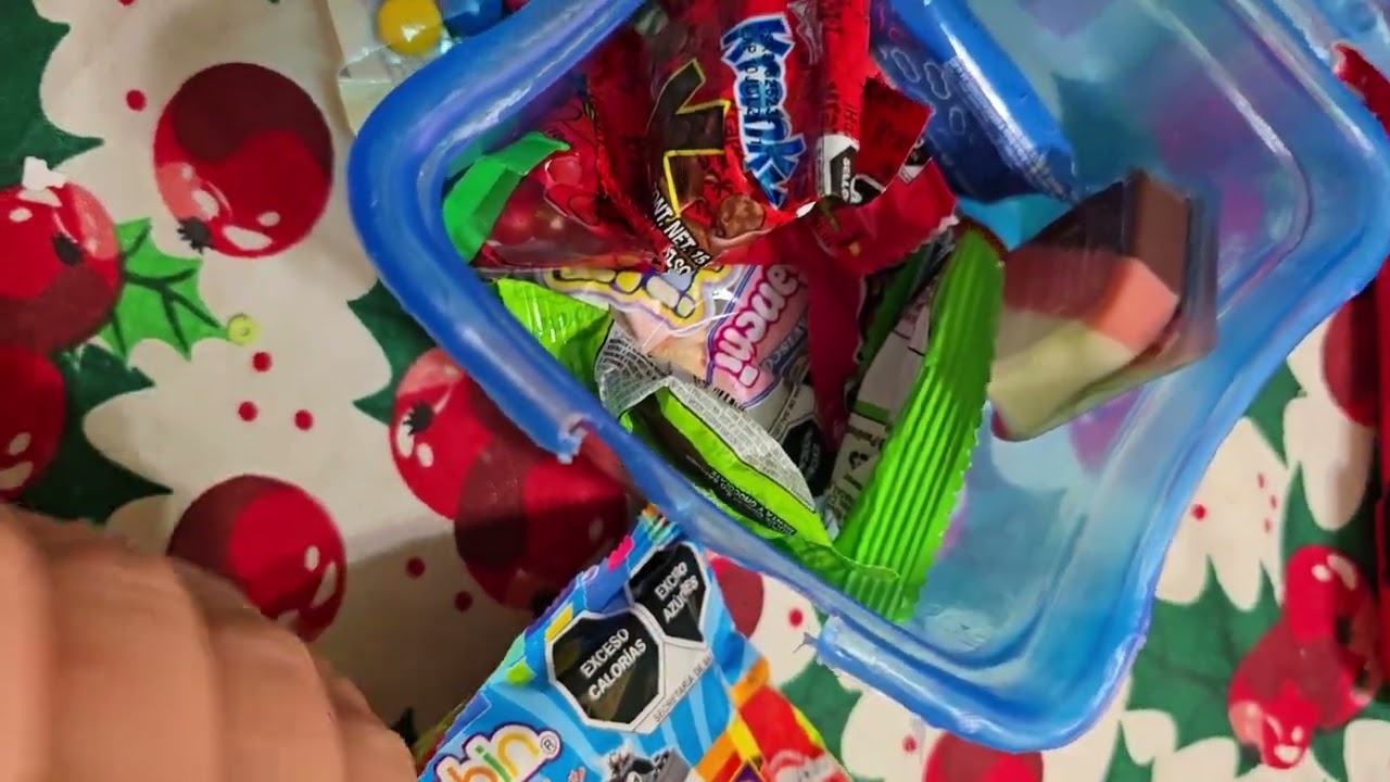 Empacando dulces festejo JR