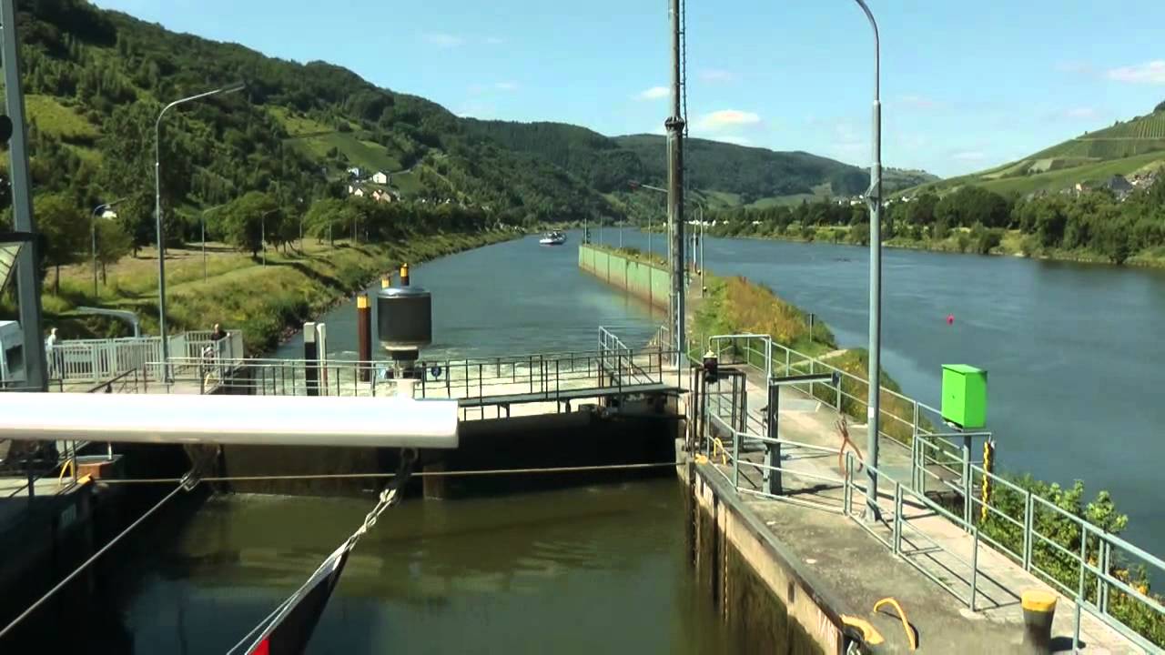 Flusskreuzfahrt 2 (5) auf der Mosel  - Von Bernkastel-Kues nach St. Aldegund - Full HD