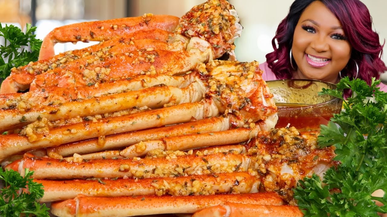 SNOW CRAB LEGS + GARLIC BUTTER SAUCE , SEAFOOD BOIL MUKBANG