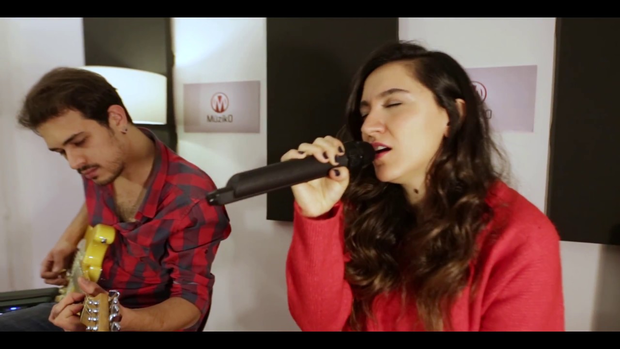 ECE BARAK - Yolun Başı (Sertab Erener Akustik Cover) - Live