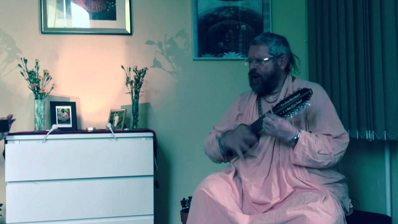 Charango bhajan by Swami Paramadvaiti.
