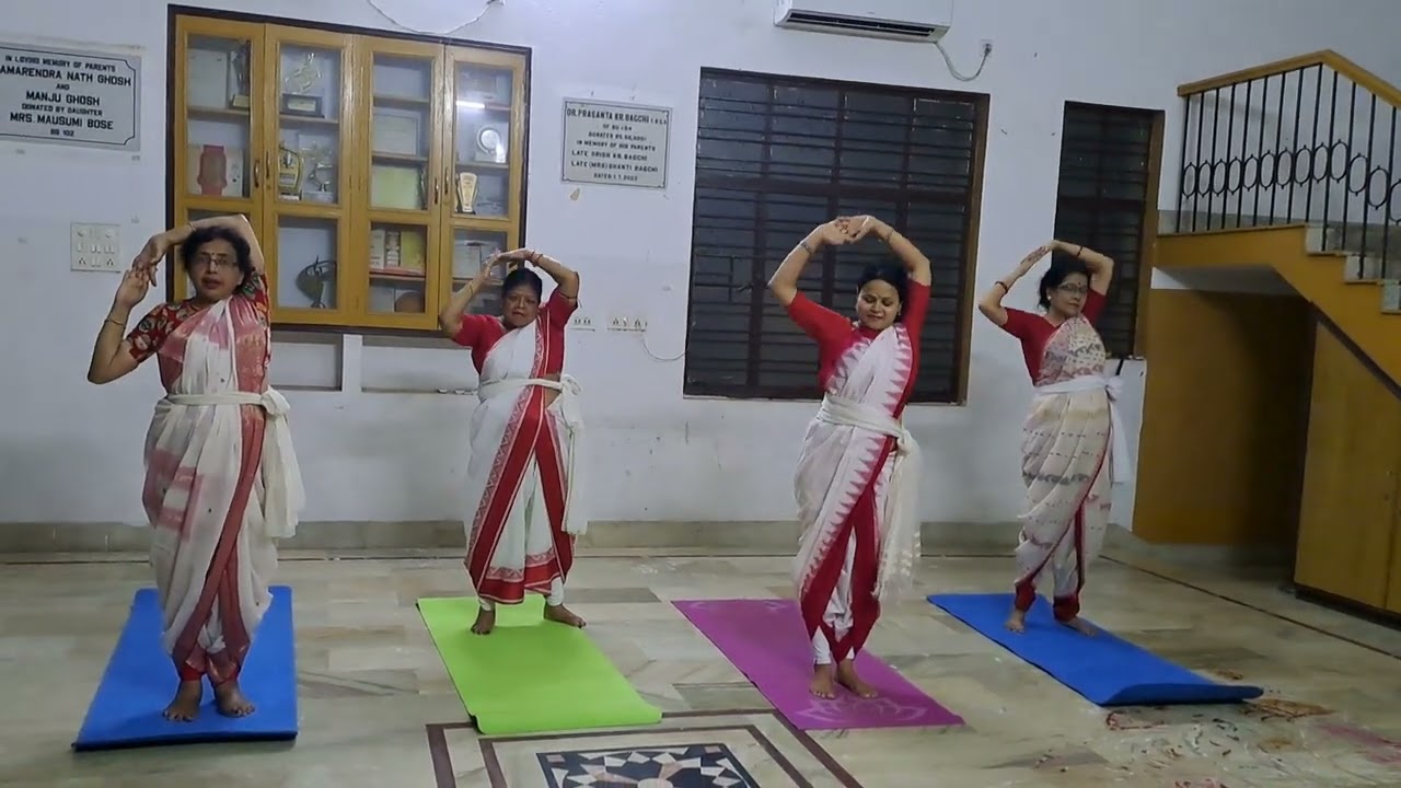 Aanondoloke  by yoga
