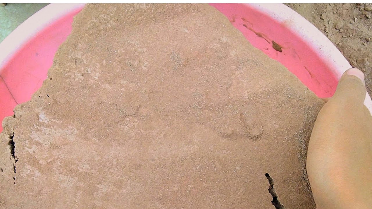 Soft red dirt chunks ❤️🤤crumbling dry in tub💫