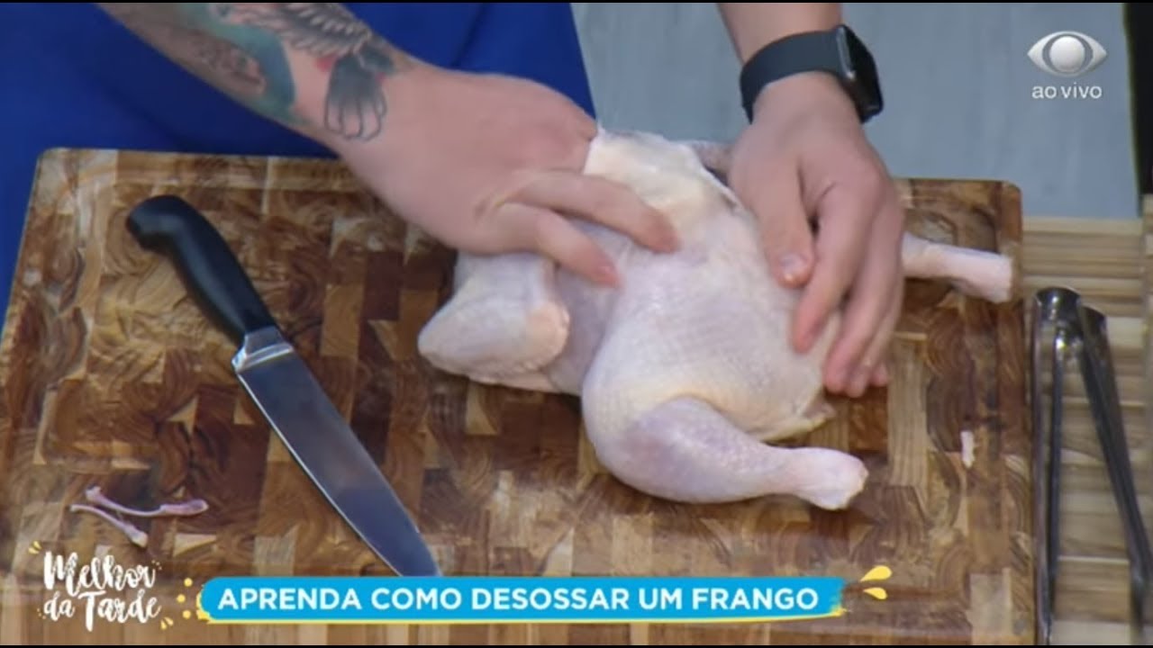 Saiba como desossar um frango de maneira rápida e simples