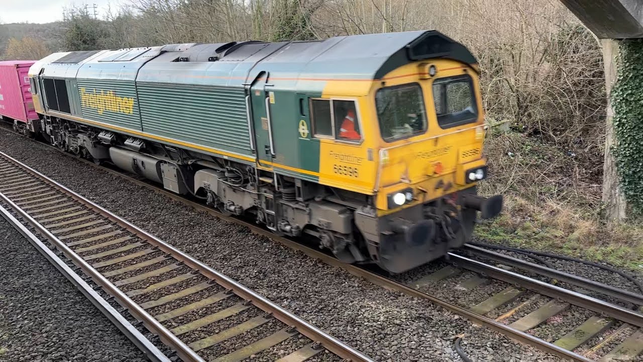 66596 & 66532 ‘P&O Nedlloyd Atlas’ + 66598 | Freightliner Crossover