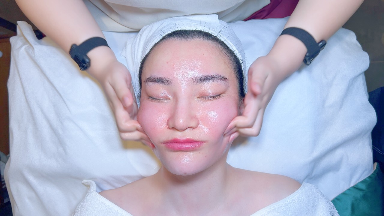 ASMR для красоты: Супербыстрый массаж лица и травяная маска для снятия стресса перед сном