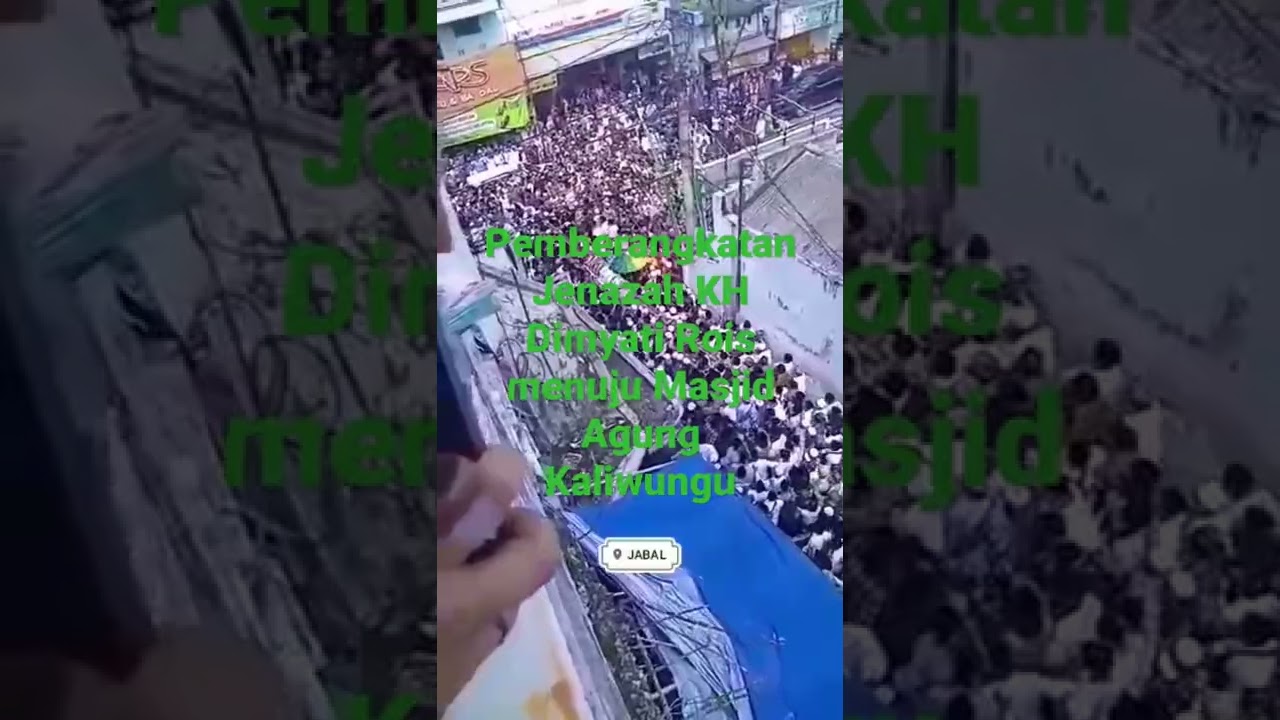 Lautan Manusia Mengantar Jenazah KH Dimyati Rois menuju Masjid Agung Kaliwungu