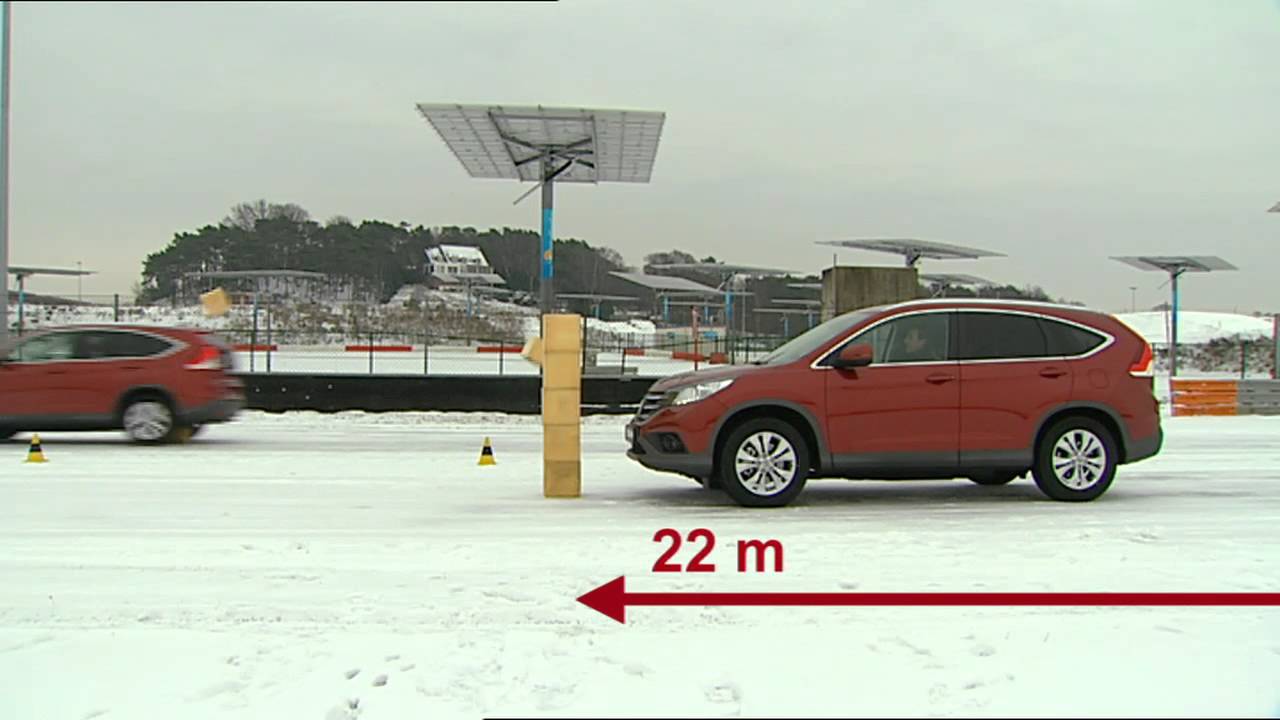 Honda CR-V with Yokohama Winter Tyres on a Snow Raod