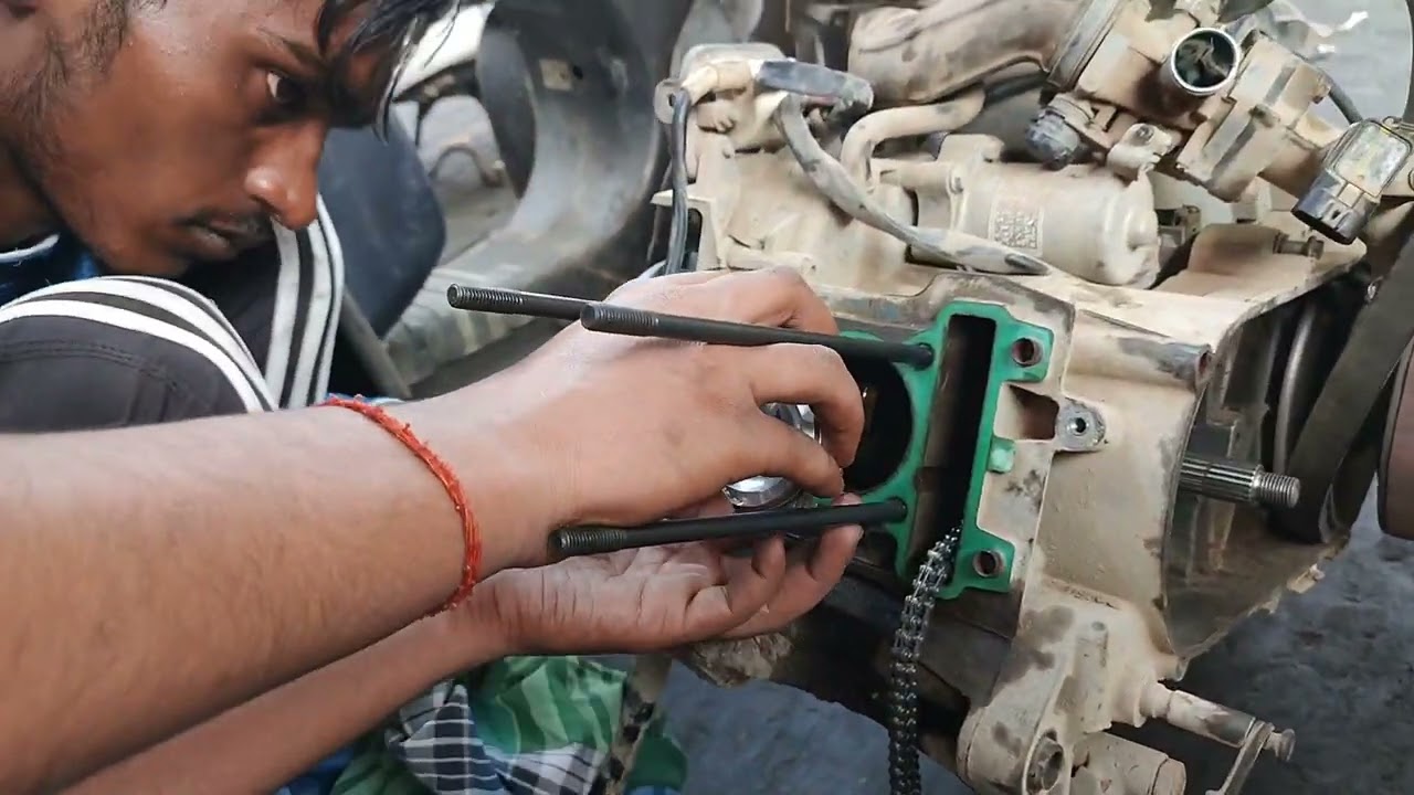 Vespa sxl 125 full engine repair. Full detailed video.