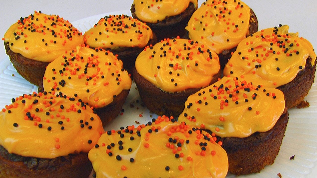 Betty's Orange Cream Cheese Frosting for Halloween
