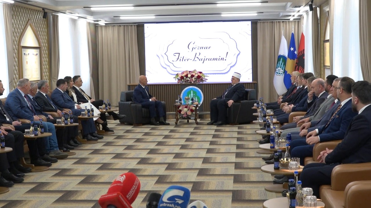 Haradinaj uron Bajramin: Sa më bashkë dhe solidarë, aq më mirë për Kosovën