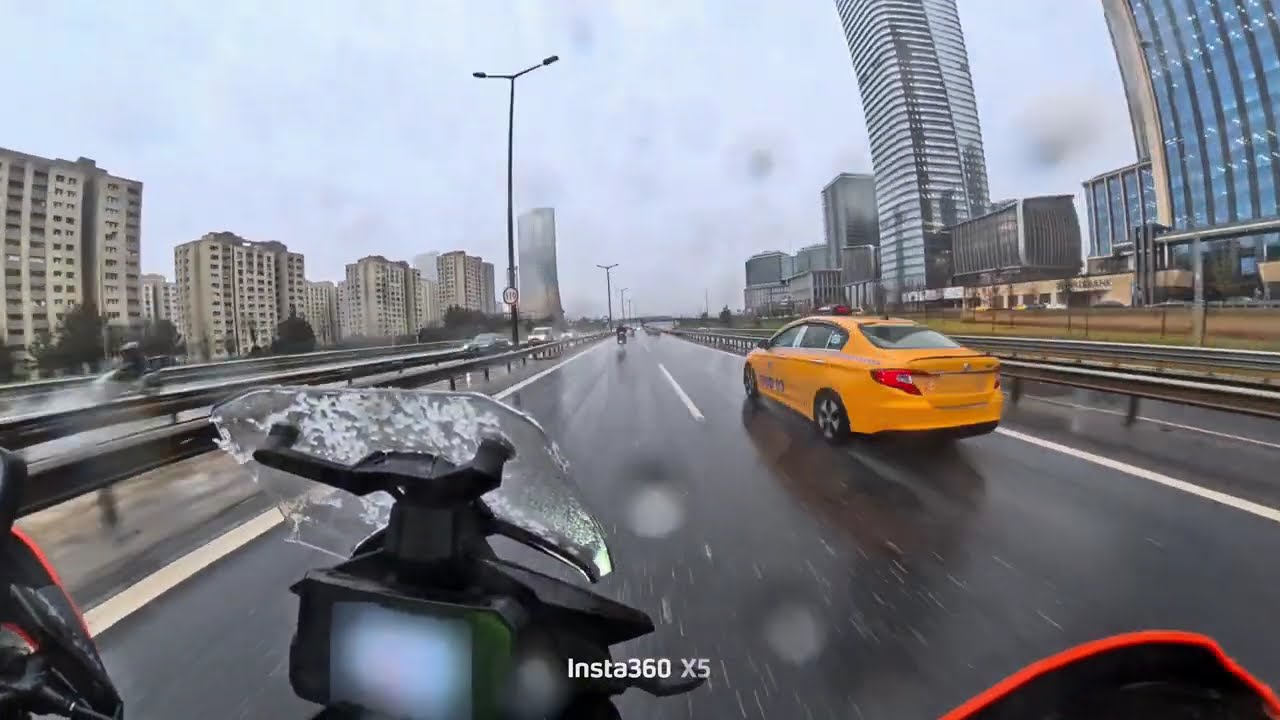 KARLI BİR İSTANBUL GÜNÜNDE MOTOSİKLET YOLCULUĞU