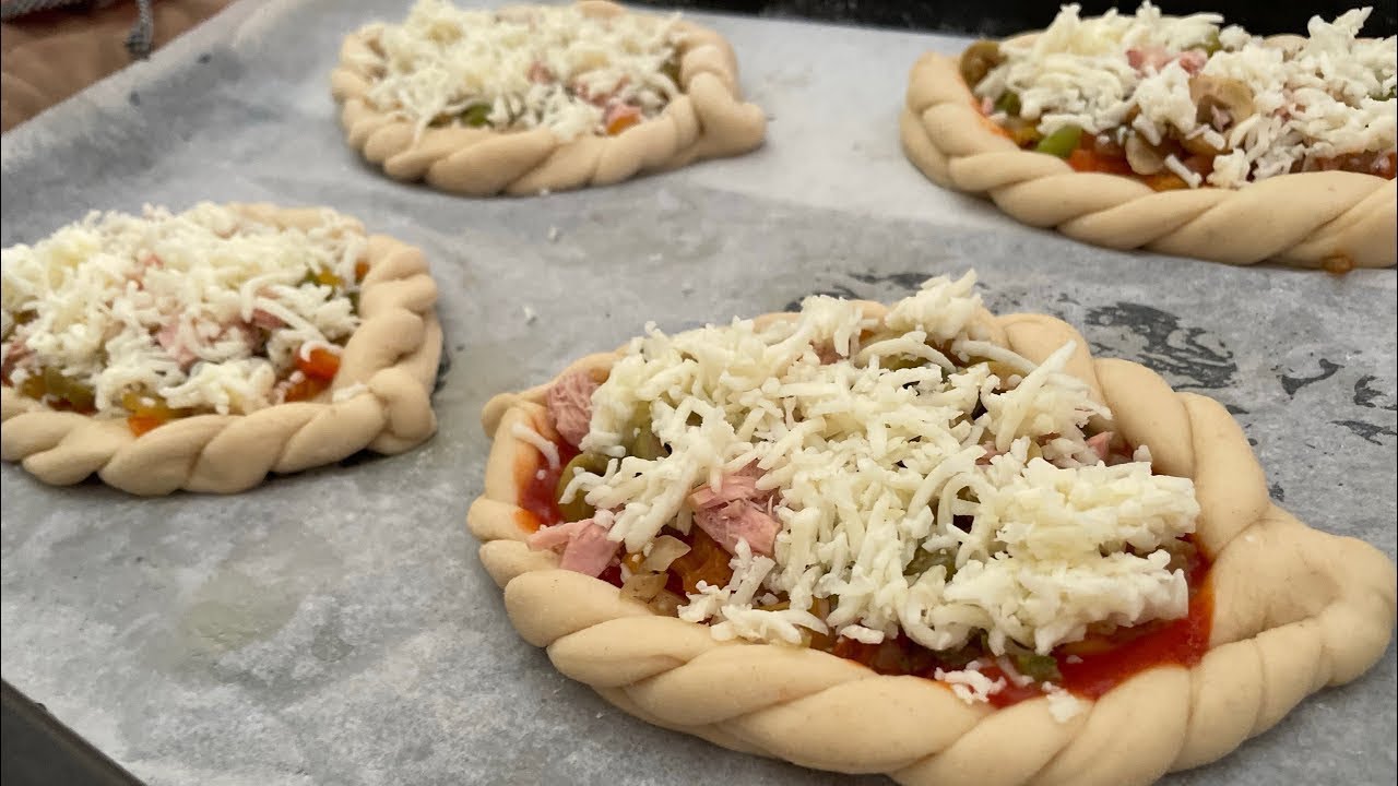 فطائر قطنية بحشوة البيتزا رائعة شكلا ومذاقا 🥰