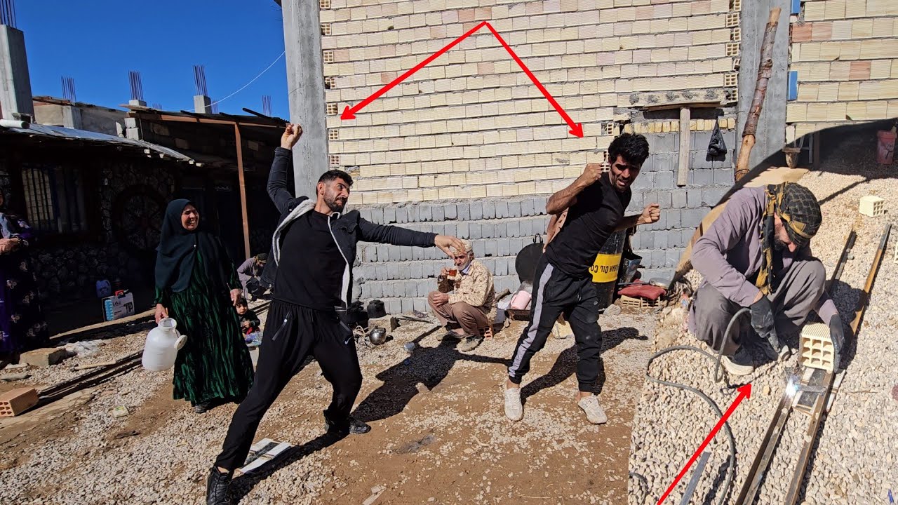 The love and empathy of Zahra's nomadic family in the cold of winter to build a house