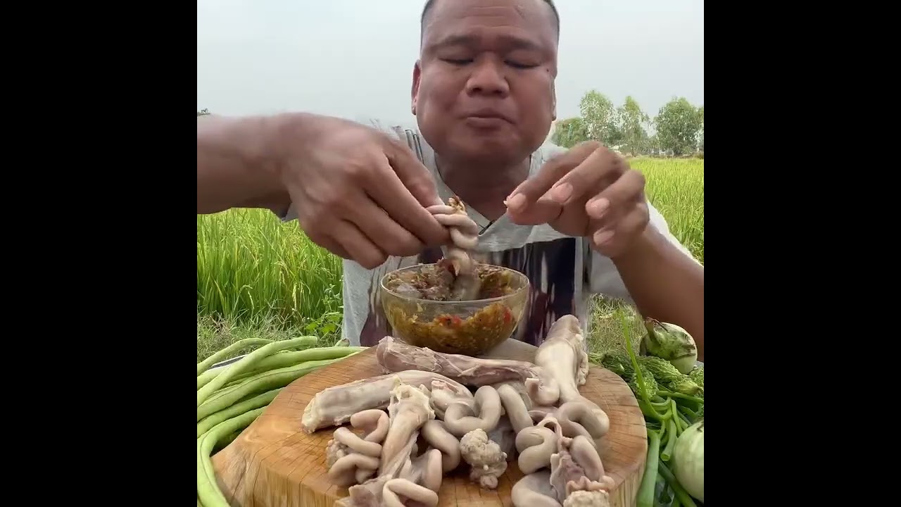Steamed pork belly is very delicious