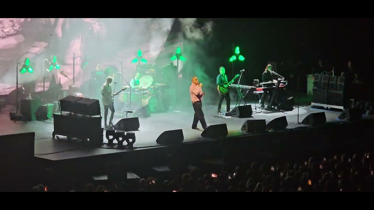 MORRISSEY LIVE @O2 in London - A Rush And A Push