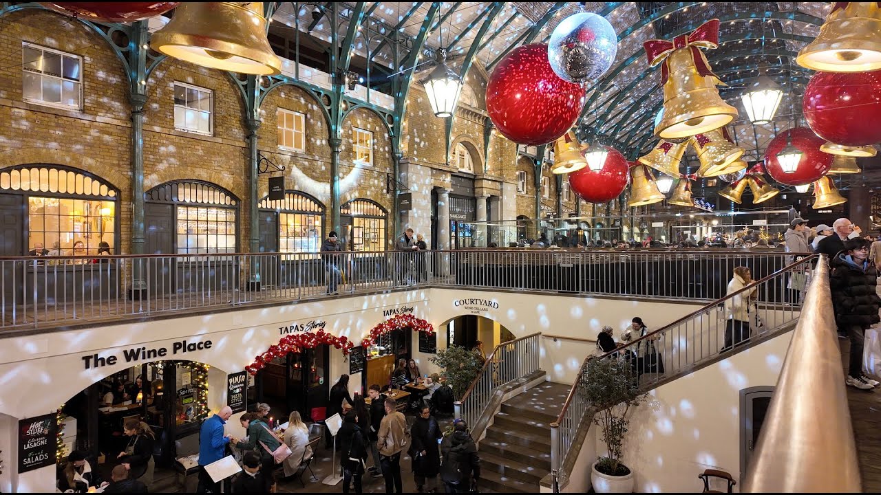 Covent Garden at Christmas 4K 🇬🇧 London Winter Night Walk Under Festive Lights | POV Walking Tour
