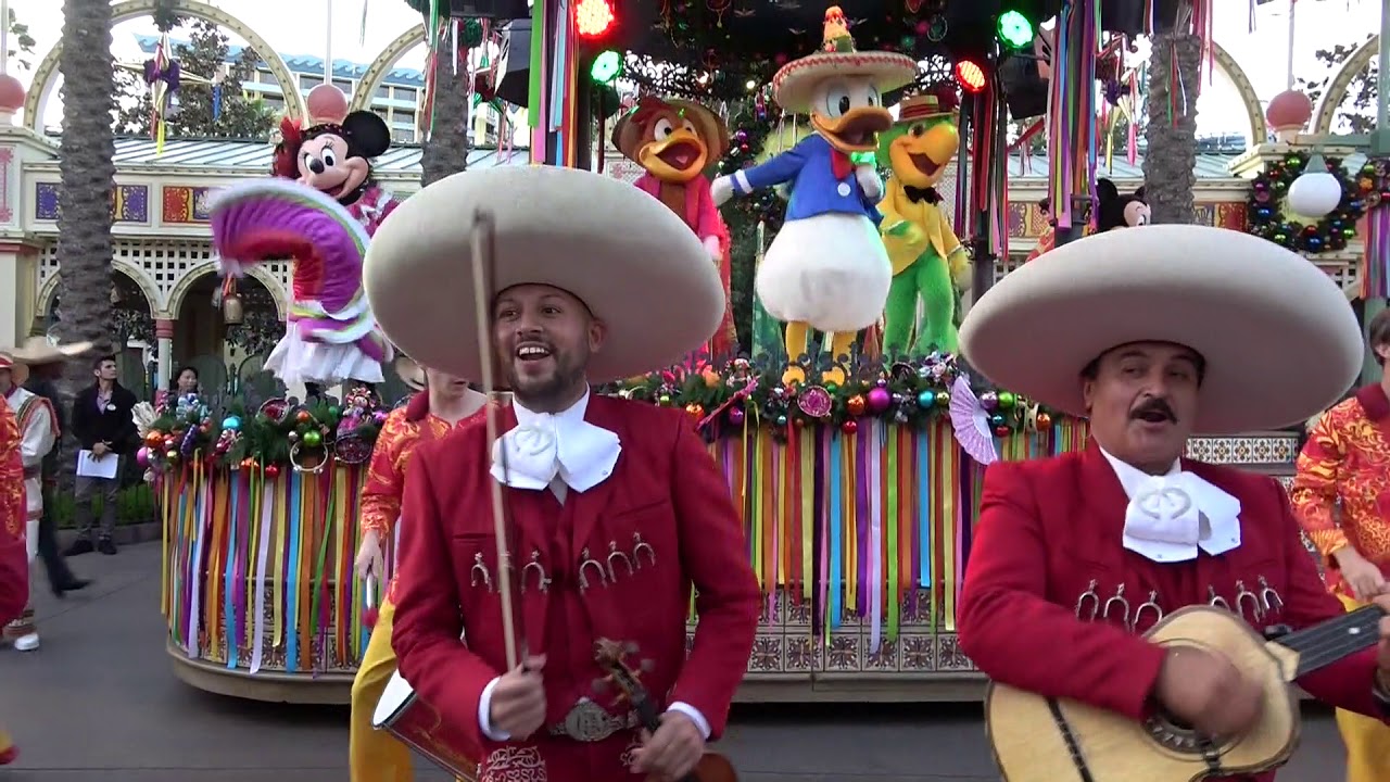 Disney ¡Viva Navidad! - 2017 Holiday Time at the Disneyland Resort