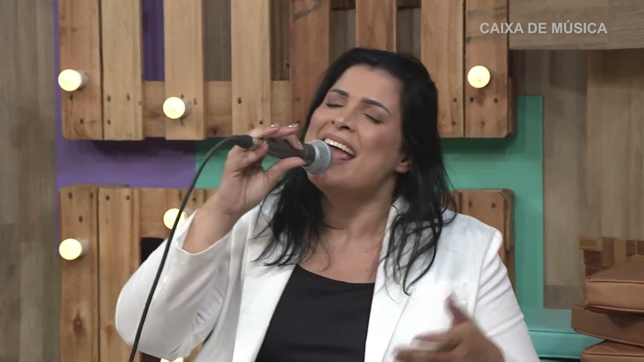 J&uacute;lia Camilo - Esp&iacute;rito Santo (ao vivo no Caixa de M&uacute;sica)