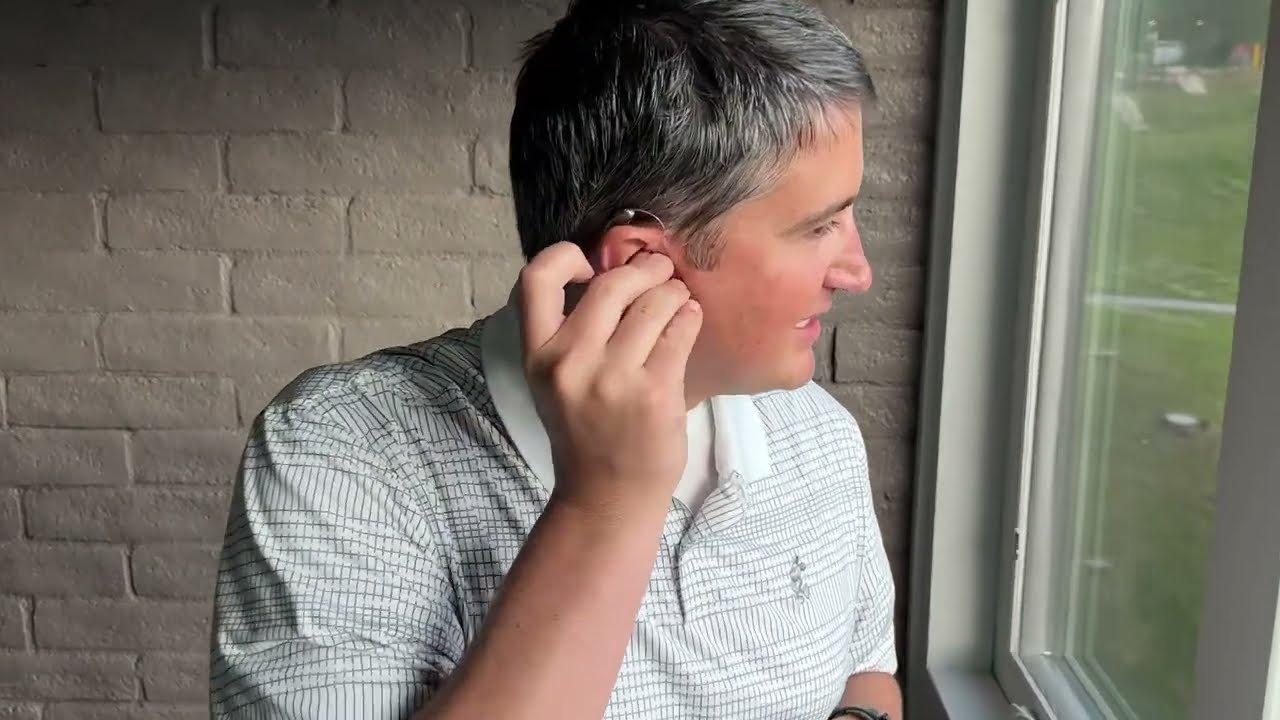 How to Curl Retention Lock on Hearing Aid