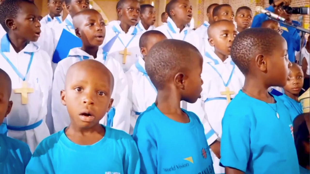 NGIYE GUSINGIZA NYIRIBIREMWA perfomed by Pueri Cantores - Rushaki