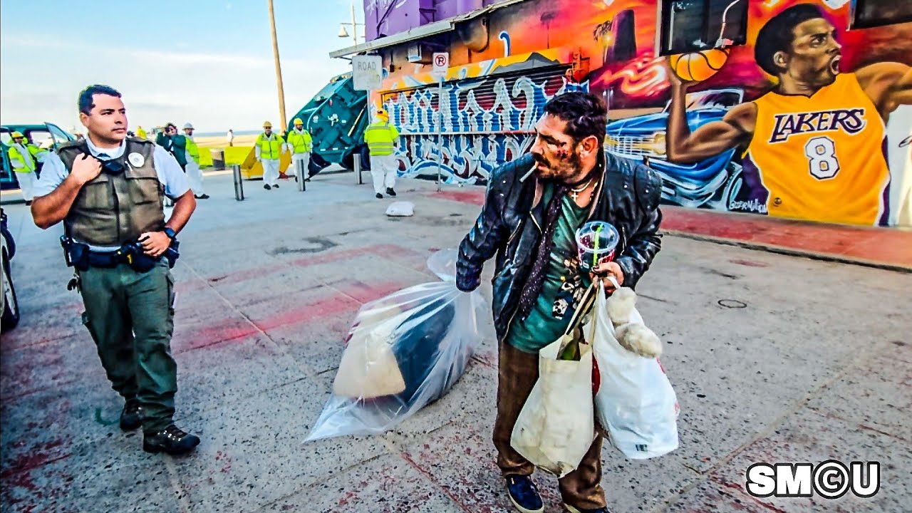 𝗛𝗢𝗠𝗘𝗟𝗘𝗦𝗦 𝗦𝗪𝗘𝗘𝗣: Park Rangers Oversee Venice Boardwalk Cleanup
