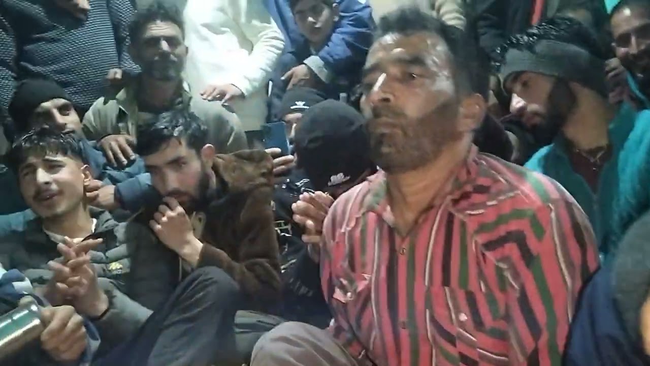 bhoot he khubsurat kashmiri gazal plz share this video