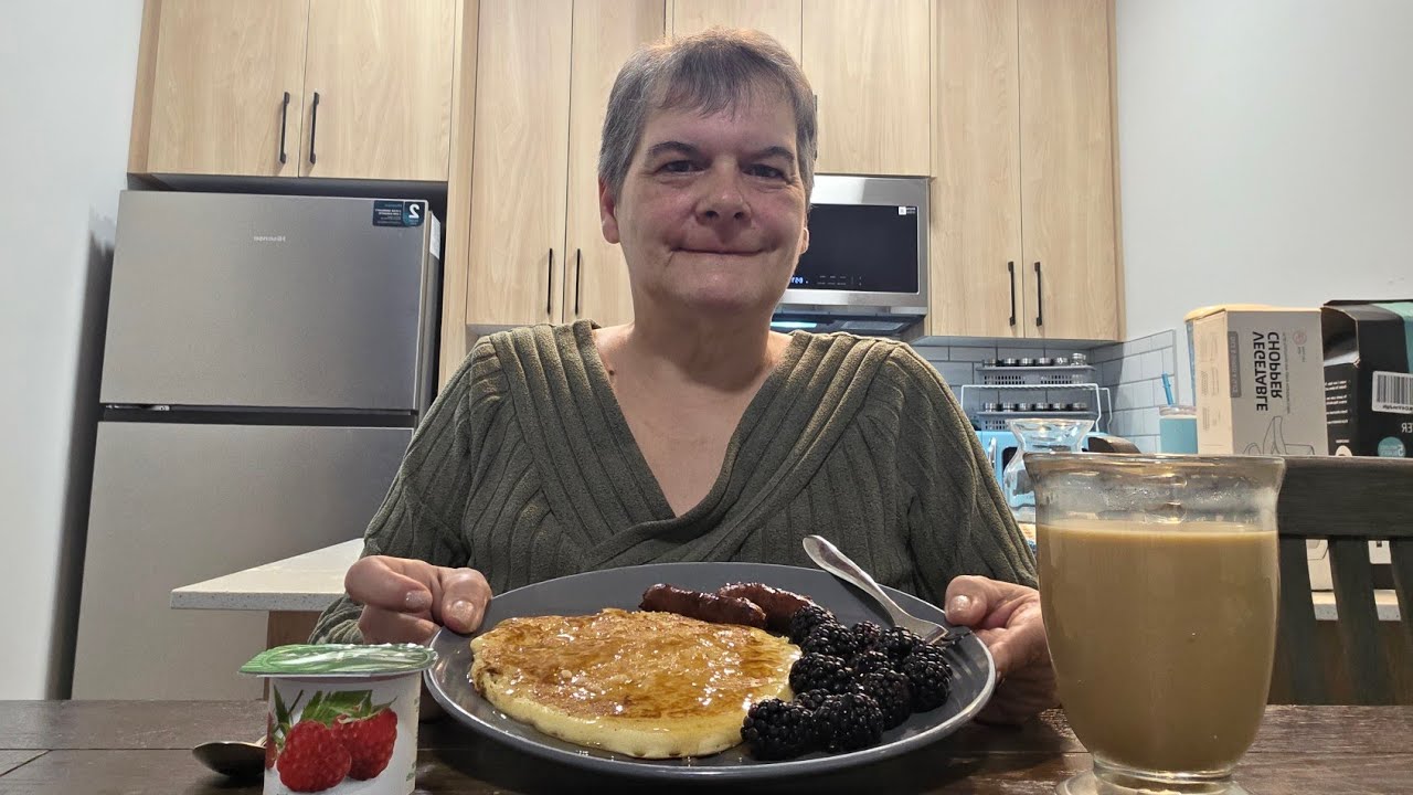 Утренняя беседа с Pancake Sausage Yogurt n Coffee