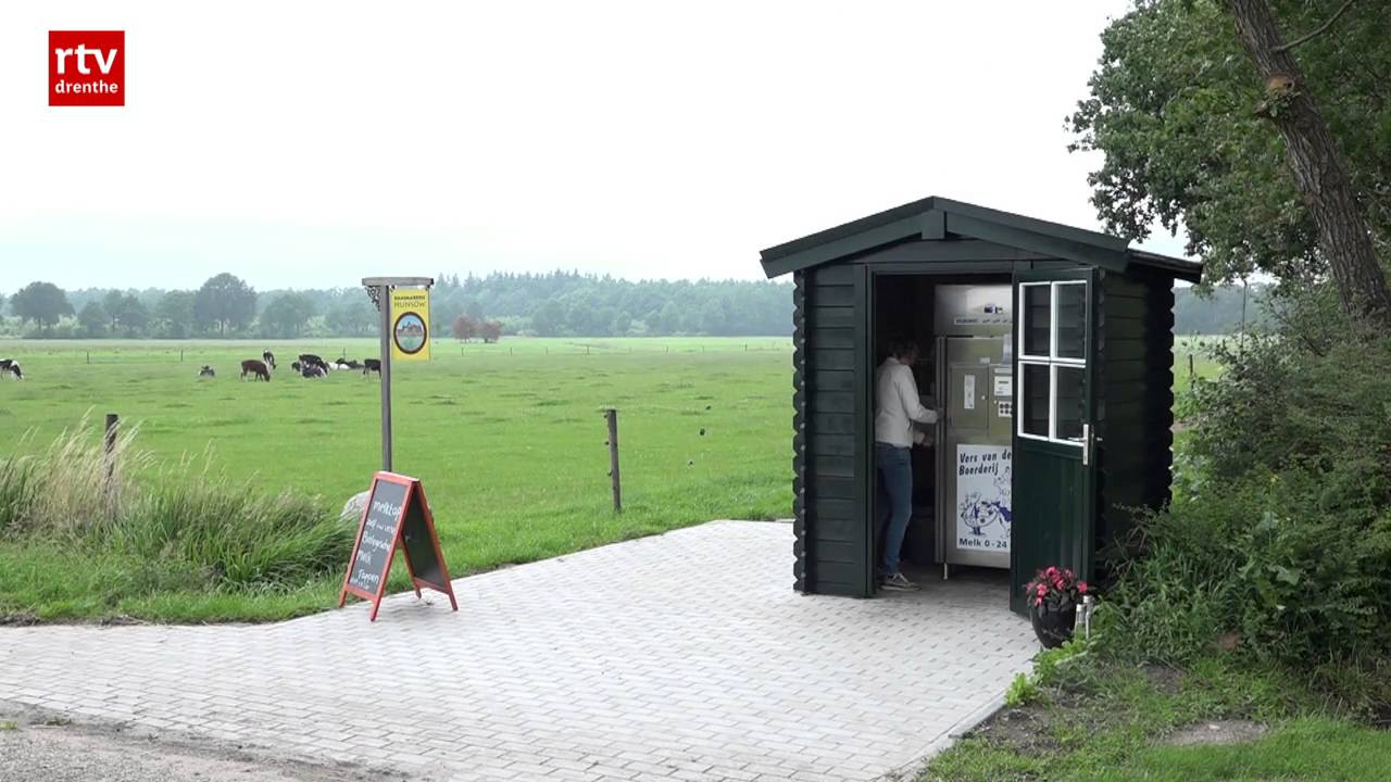 Zelf een flesje melk tappen in Borger: 'Mensen vinden het prachtig'