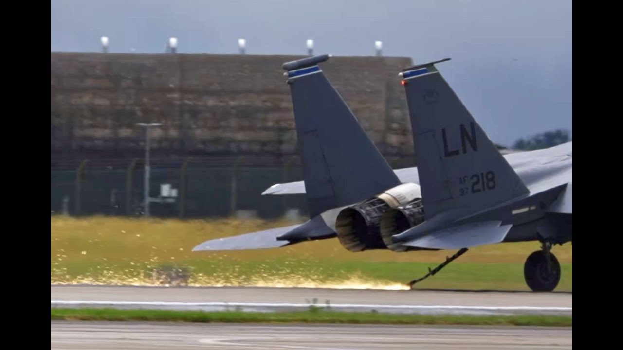 F-15E arrestor hook landing RAF Lakenheath 16 July 2024 #f15 #raflakenheath #usaf #tailhook