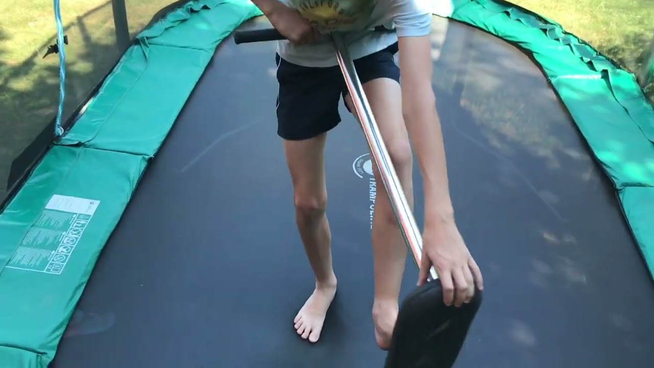 10 tricks faciles à faire avec une trottinette de trampoline