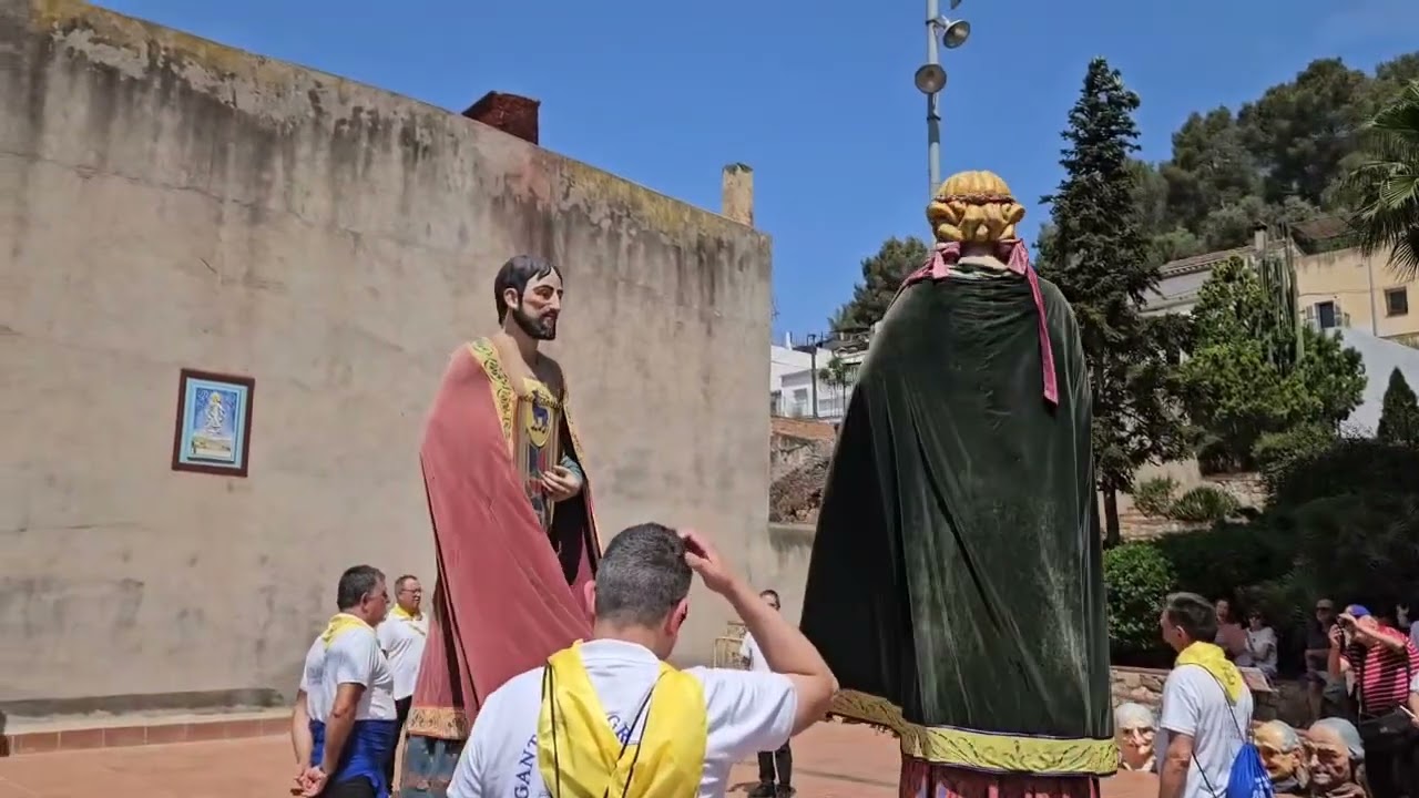 Ball dels Gegants Vells de Cervelló a la Parròquia de Sant Esteve de Cervelló • 22-06-2025