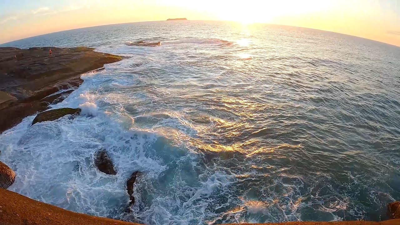 AS CARAPEBAS GIGANTES de Florianópolis ESTÃO AQUI! Pesca de COSTÃO em Floripa