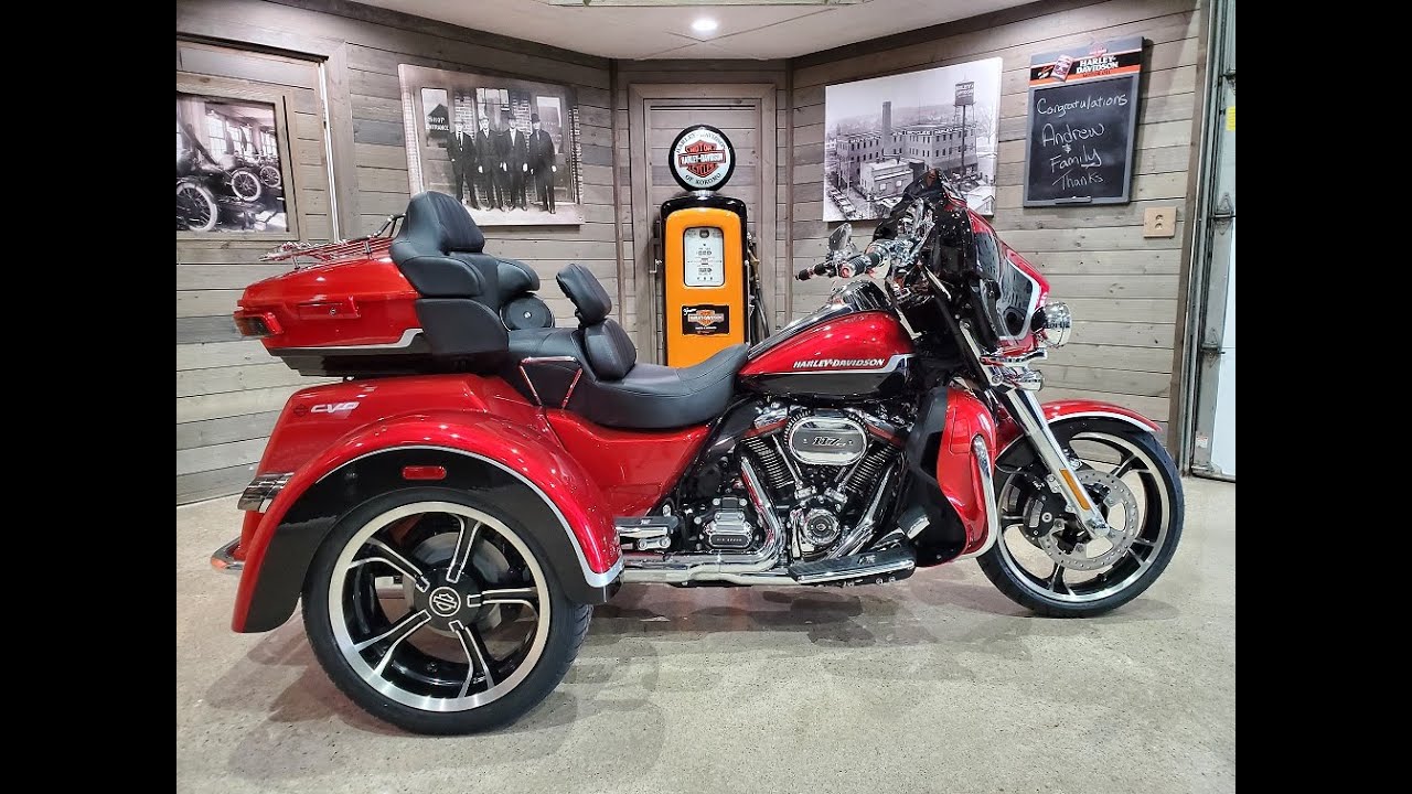 2021 Harley-Davidson CVO Tri Glide Ultra FLHTCUTGSE -Sunset Orange & Sunset Black.