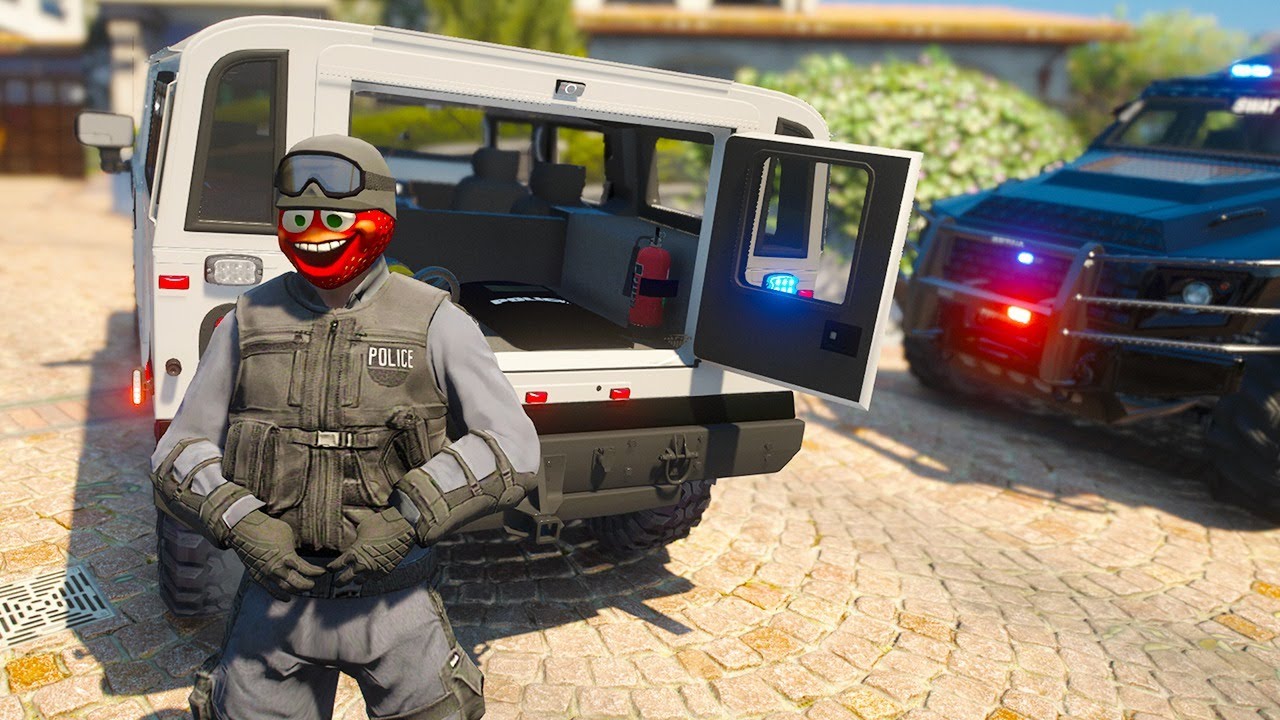 Officer Strawbaby Joins the SWAT TEAM! (GTA 5 Mods)